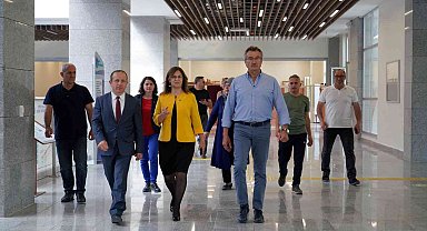 Eski Devlet Bakanı Tüzmen, ehram atölyesini ziyaret etti