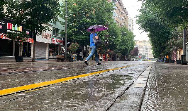 Eskişehir güne yağmurla başladı