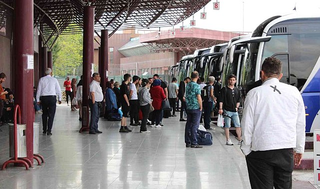 Eskişehir otobüs terminalinde hareketlilik
