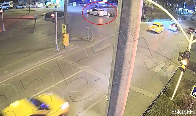 Eskişehir'deki trafik kazası MOBESE kamerasına yansıdı