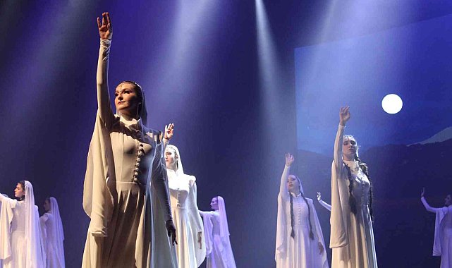 Eskişehirli sanatseverler "Bir Kafkasya Hikayesi Başlangıç" gösterisinde buluştu