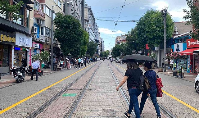 Eskişehirliler yaz ayında şemsiyeleri çıkardı