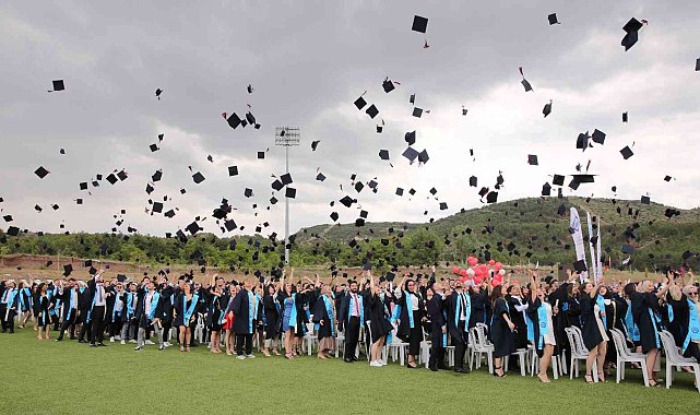 ESOGÜ'de mezuniyet sevinci sürüyor
