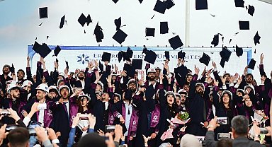 ETÜ'de mezuniyet coşkuyla kutlandı