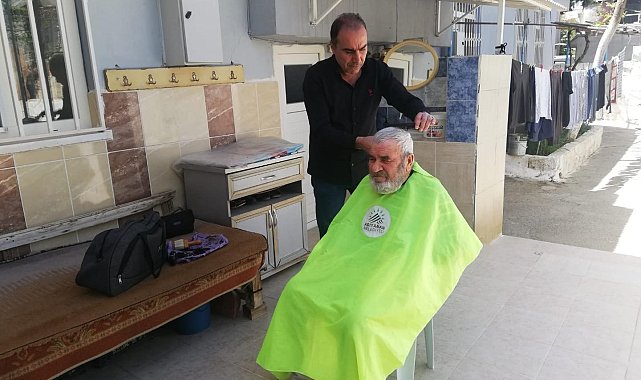 Evde tıraş hizmeti mahalle mahalle devam ediyor