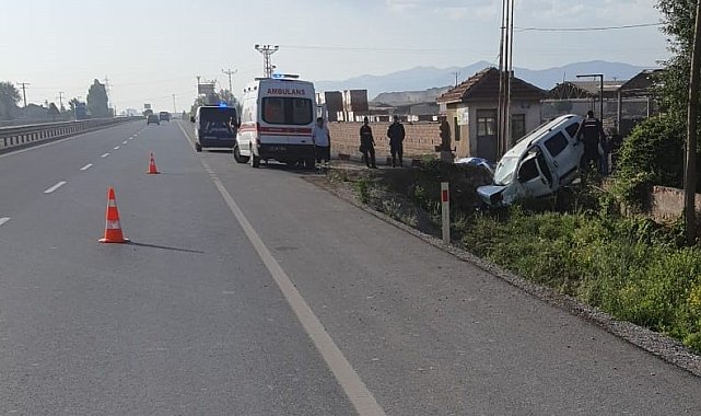 Fabrika duvarına çarpan araçta 1 kişi öldü, 1 kişi yaralandı