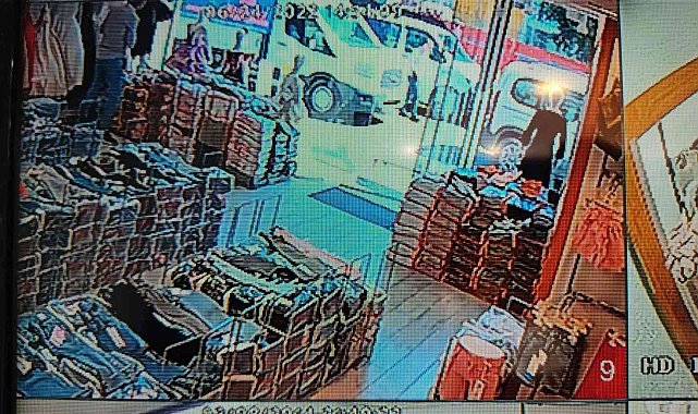 Fatih&#039;te dehşet: Aracından indirdiği şahsı bacağından vurup gasp etti