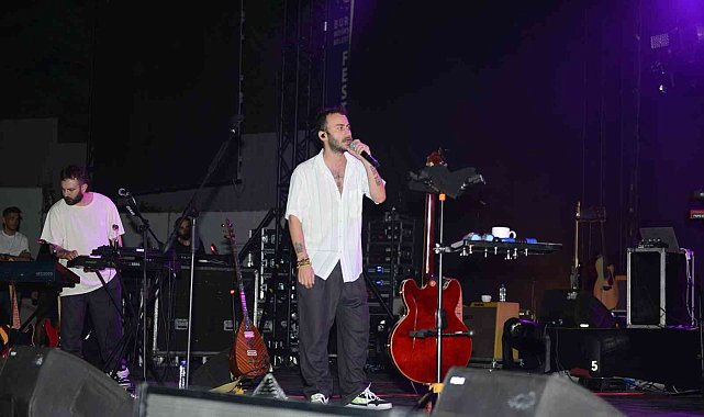 Festivalde &quot;Yüzyüzeyken Konuşuruz&quot; fırtınası esti