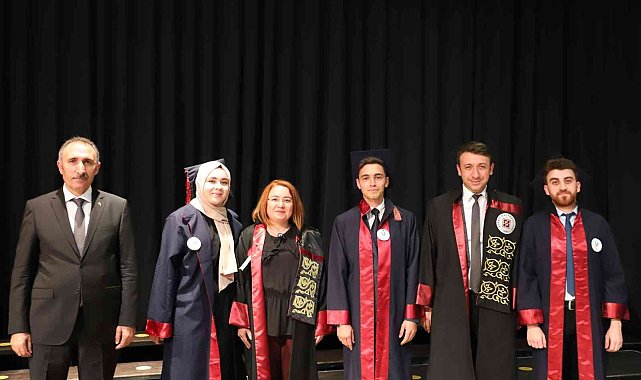 Fırat Üniversitesi mezunlarını vermeyi sürdürüyor