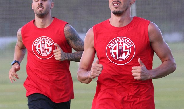 FT Antalyaspor&#039;da Ömer Toprak ilk antrenmanına çıktı