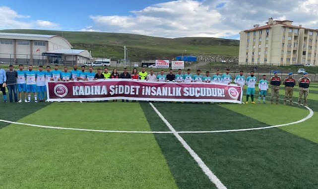 Futbol müsabakasında, Jandarmadan &#039;Kadına Şiddete Hayır&#039; pankartı