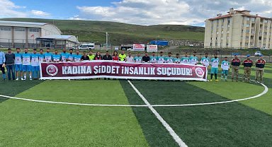Futbol müsabakasında, Jandarmadan 'Kadına Şiddete Hayır' pankartı