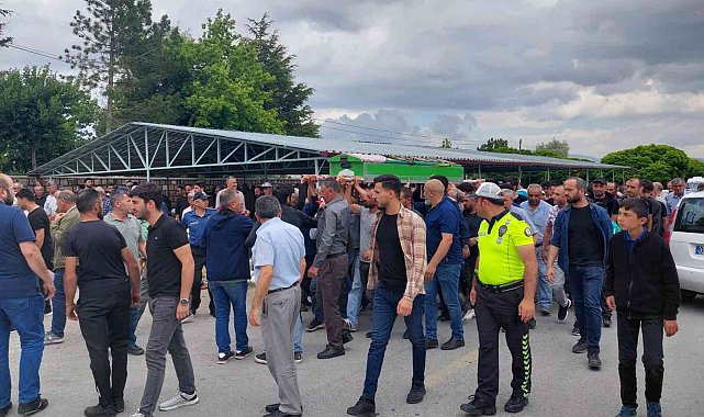 Futbolcu Hasan&#039;ın annesi toprağa verildi