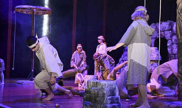 Gagauz Milli Tiyatrosu Mersin'de