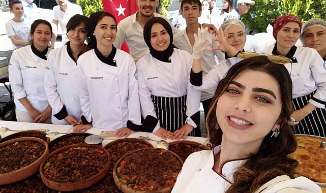 Gastronomi Şenliğinde 100 öğrenci 11 farklı yemek hazırladı