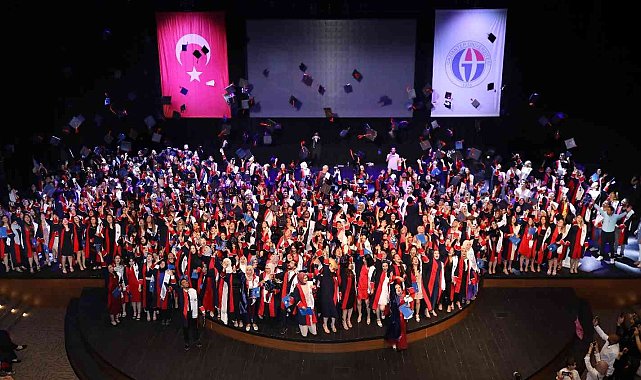 GAÜN Fen Edebiyat Fakültesi mezunlarını uğurladı