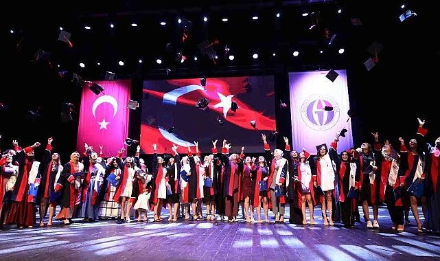 GAÜN Nizip Eğitim Fakültesi'nde mezuniyet sevince