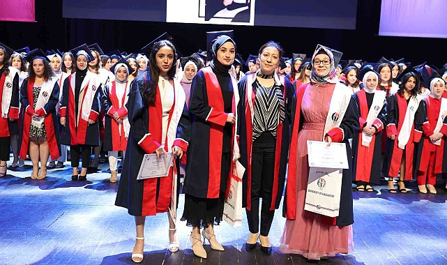 GAÜN Sağlık Bilimleri Fakültesi&#039;nde mezuniyet coşkusu