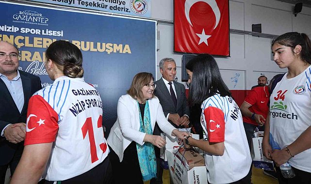 Gaziantep Büyükşehir'den Nizip Spor Lisesine malzeme yardımı