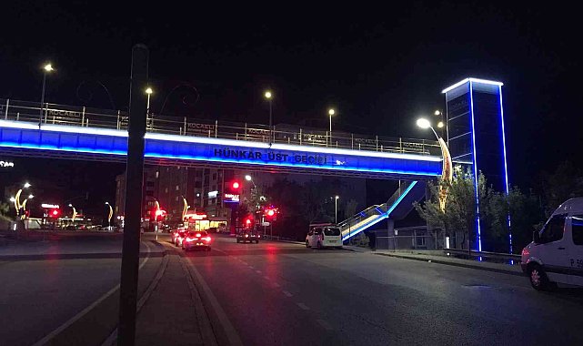 Gebze'nin üst geçitlerine görsel aydınlatma