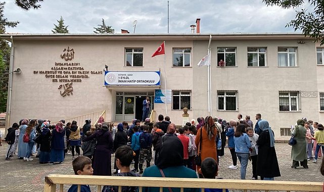 Gediz 1 Eylül İmam Hatip Ortaokulu&#039;nda Akademik Yetenek Testi sınavı