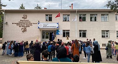 Gediz 1 Eylül İmam Hatip Ortaokulu'nda Akademik Yetenek Testi sınavı