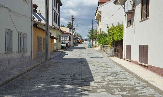 Gediz'de yol çalışmaları