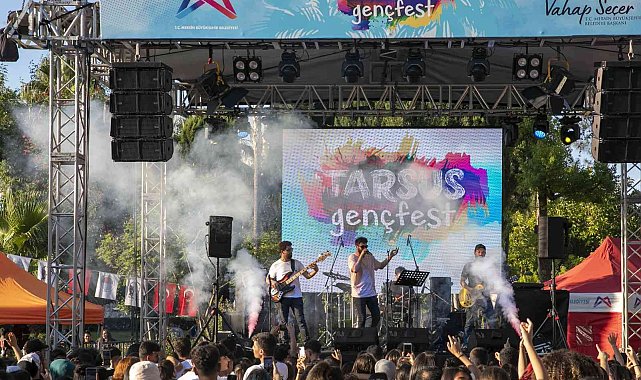 Gençler, Tarsus Genç Fest&#039;te doyasıya eğlendi
