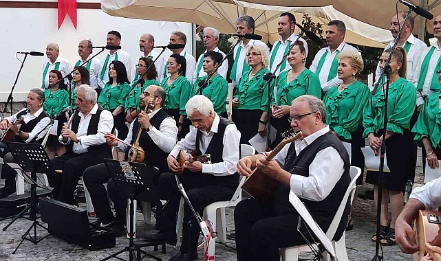 Gölcük Belediyesi Türk Halk Müziği Korosu&#039;ndan konser
