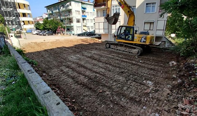 Gölcük&#039;te metruk binalar yıkılıyor