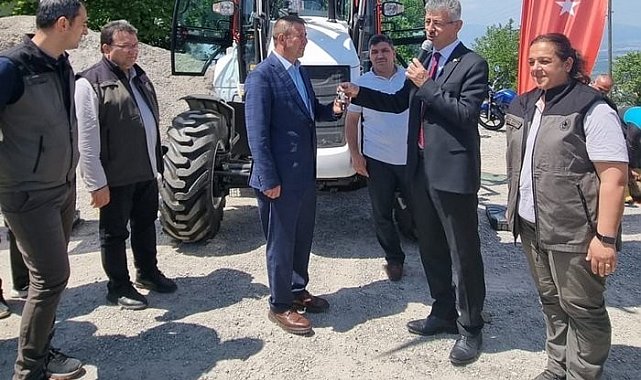 Gölyakalı çiftçilere iş makinası hibe edildi