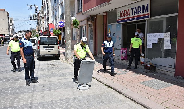 Gönen'de sokak ve caddelere tabela koyanlar uyarıldı