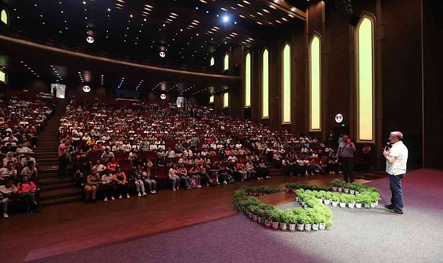 Gri Koç Şahinbeyli öğrencilerle bir araya geldi