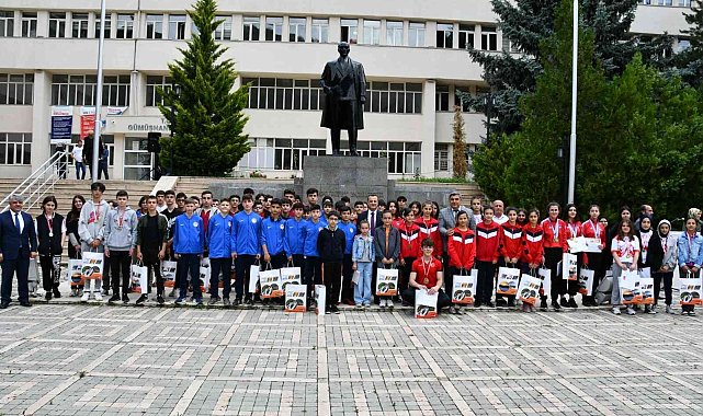 Gümüşhane'de şampiyon öğrenciler ödüllendirildi