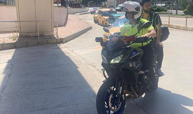 Gümüşhane&#039;de YKS&#039;ye geç kalanlara polisler yardım etti