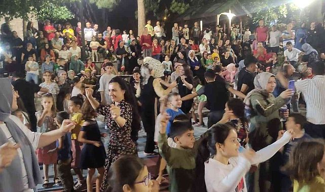 Gürsulular, Millet Bahçesi&#039;nde müziğin ritmiyle coştu