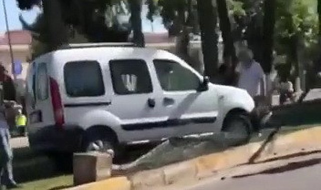 Hafif ticari araç refüje çıkarak durabildi