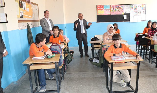 Hakkari milli eğitim yöneticileri sahada