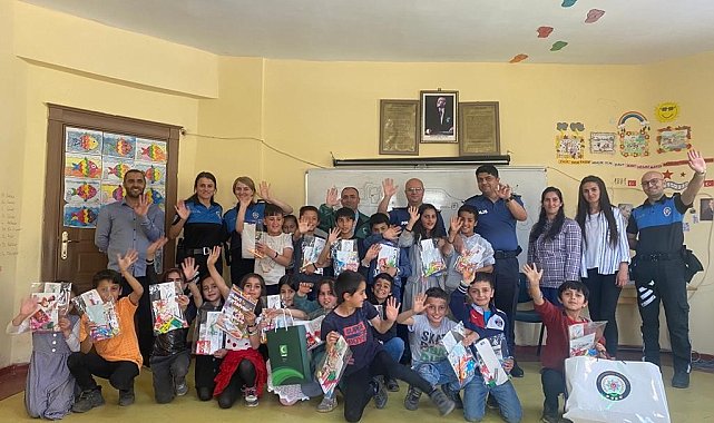 Hakkari polisi Yeşilay mesleğini tanıttı