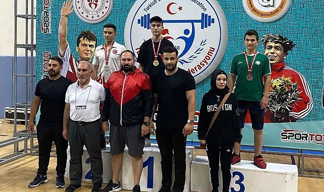 Halterde Türkiye Şampiyonu oldu