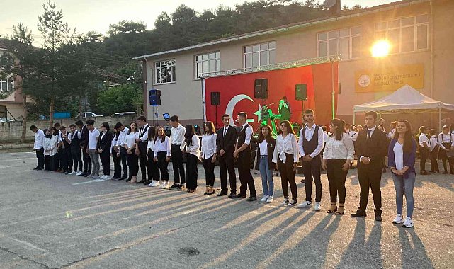 Hanönü 'de öğrenciler mezuniyet coşkusu yaşadı