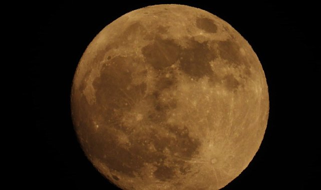 Hatay'da kartpostallık dolunay manzarası