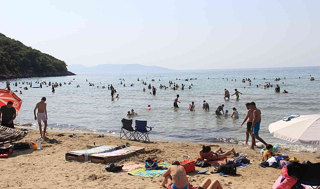 Havalar ısındı, halk denize akın etti