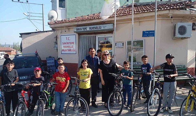 Hayırseverden çocuklara karne hediyesi