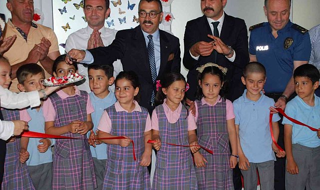 Hayırseverlerden İsaören okuluna kütüphane