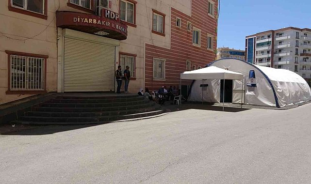 HDP Diyarbakır İl Başkanlığı önündeki evlat nöbeti bin 7'nci gününde