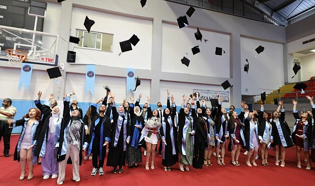 Hemşirelik Fakültesi öğrencileri ant içerek mezun oldu