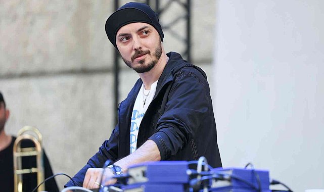 Hey! Douglas, Cuma İş Çıkışı İzmir Kültürpark&#039;ta sahne alacak