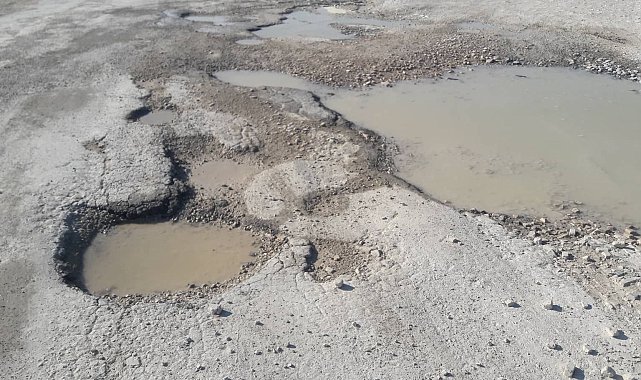 Honaz'ın yolları köstebek yuvasına döndü