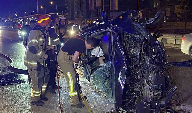 Hurdaya dönen otomobilde sıkıştığı yerden yaralı olarak kurtarıldı